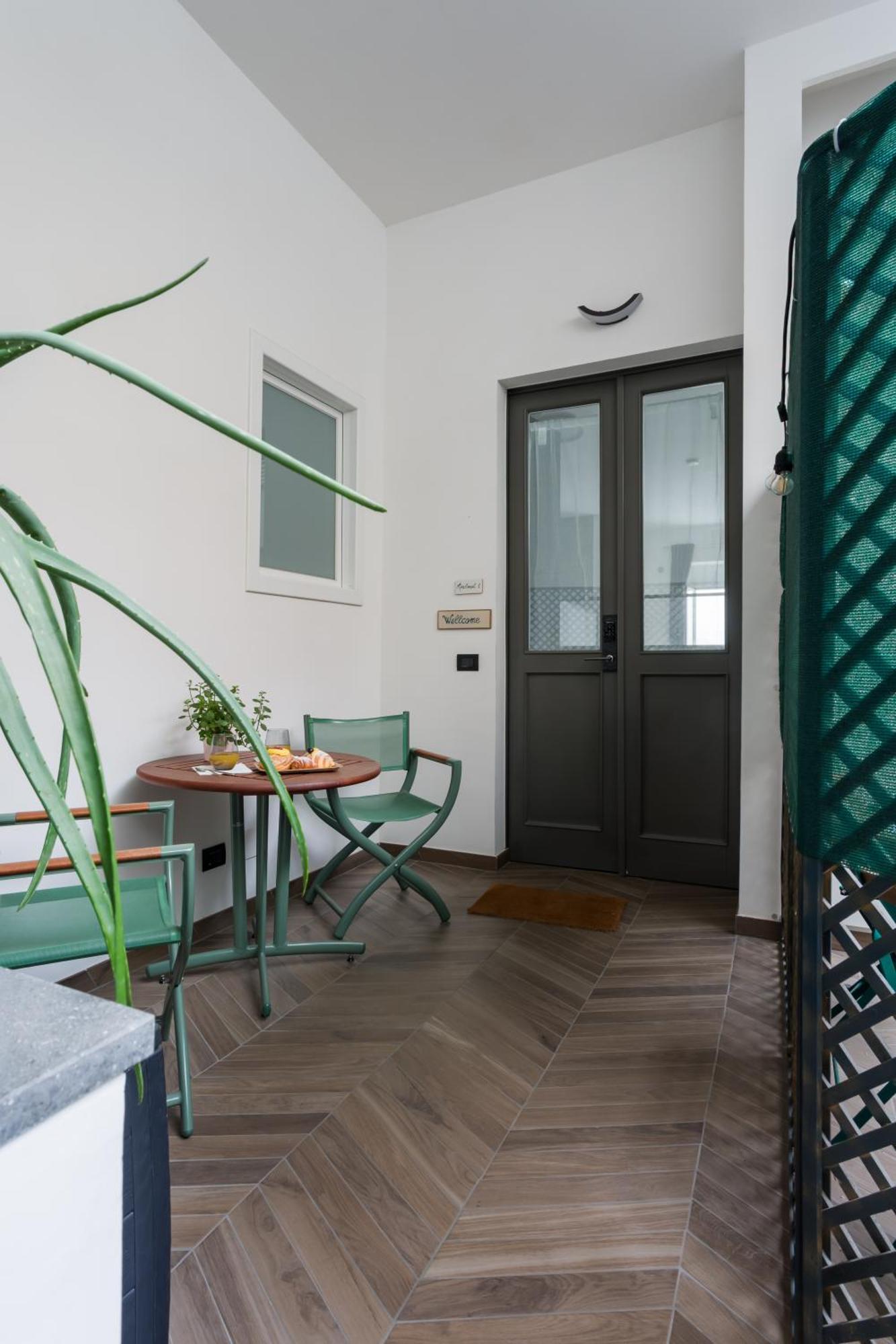 Archihouse Suites Наполи Екстериор снимка