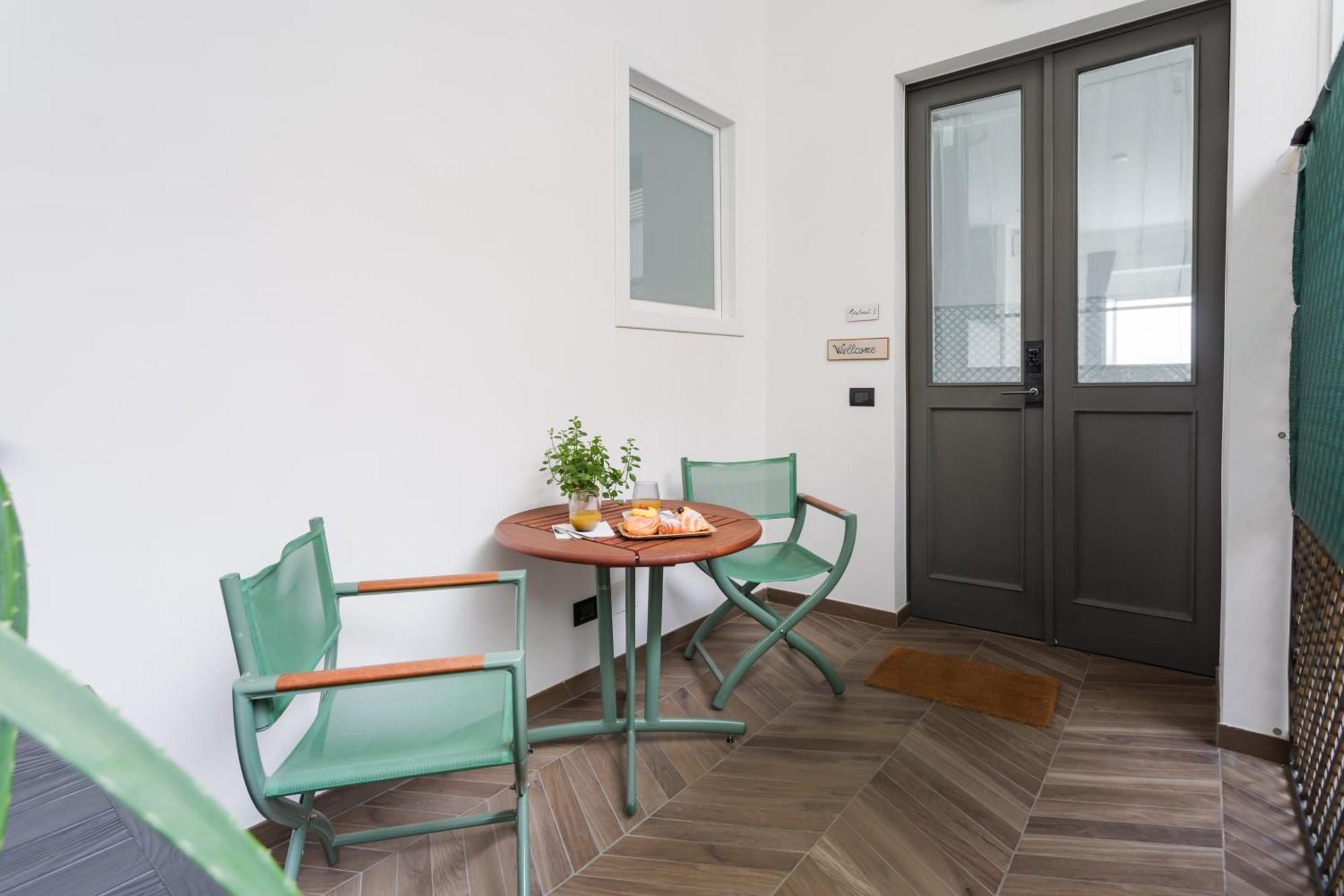 Archihouse Suites Наполи Екстериор снимка